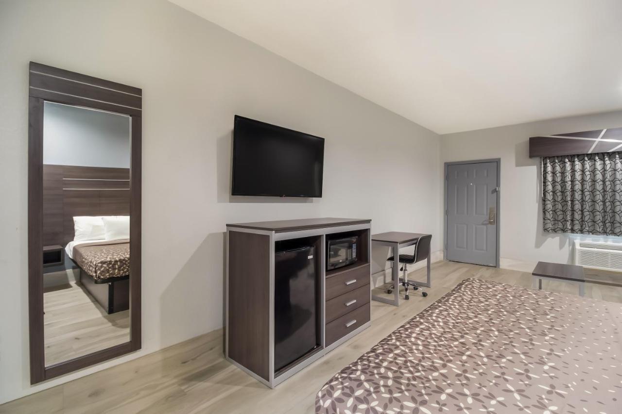 Americas Best Value Platinum Inn & Suites Houston Exterior photo